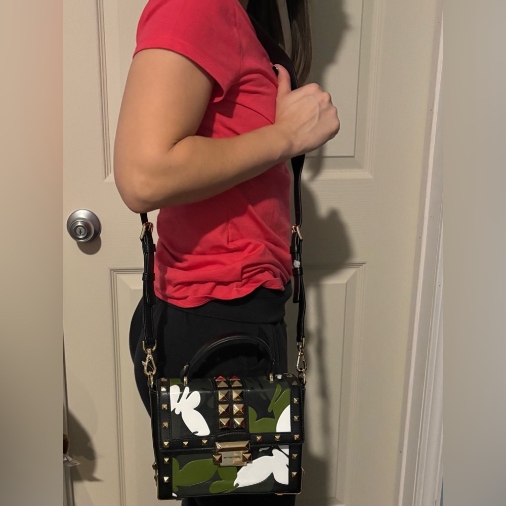 LN-Michael Kors Jayne Small Camo trunk bag with matching wallet and card holder - Picture 16 of 16